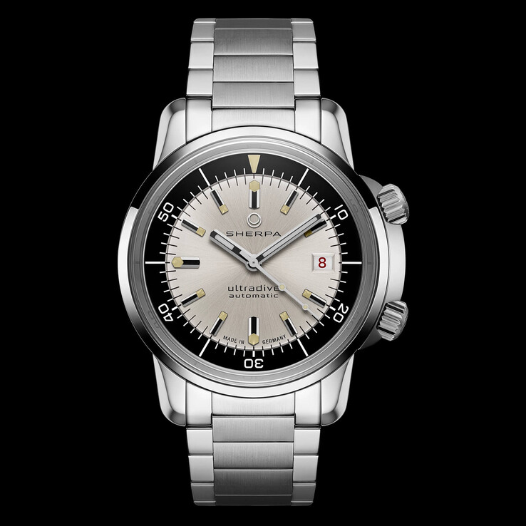 Часы Sherpa Ultradive Tuxedo имеют циферблат из гальванизированного серебра (Источник изображения: Sherpa)