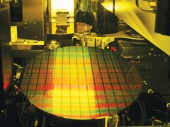 На фото: Кремниевая пластина TSMC (Источник изображения: TSMC)