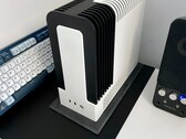 Monochrome 2 - это безвентиляторный SFF-компьютер на базе AMD Ryzen AI Max+ 395. (Источник изображения: TheJiral с сайта smallformfactor.net)