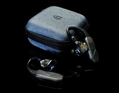 IFi Go Pod Air подключается к IEM через 2-контактный разъем или разъем MMCX. (Источник изображения: iFi Audio)