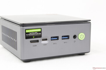 OcuLink, USB4 (40 Гбит/с) w/ DisplayPort + Power Delivery, 2x USB-A 3.0, гарнитура 3,5 мм, кнопка питания