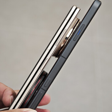 X200 Ultra и Magic V5, справа налево. (Источник изображения: Fenibook)