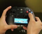 Практический обзор на Gamescom: этот контроллер оснащён дисплеем, операционной системой и микросхемой Raspberry Pi