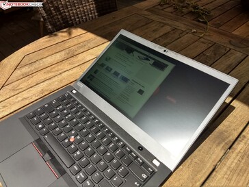 Поведение экрана ThinkPad T490 на улице на солнце