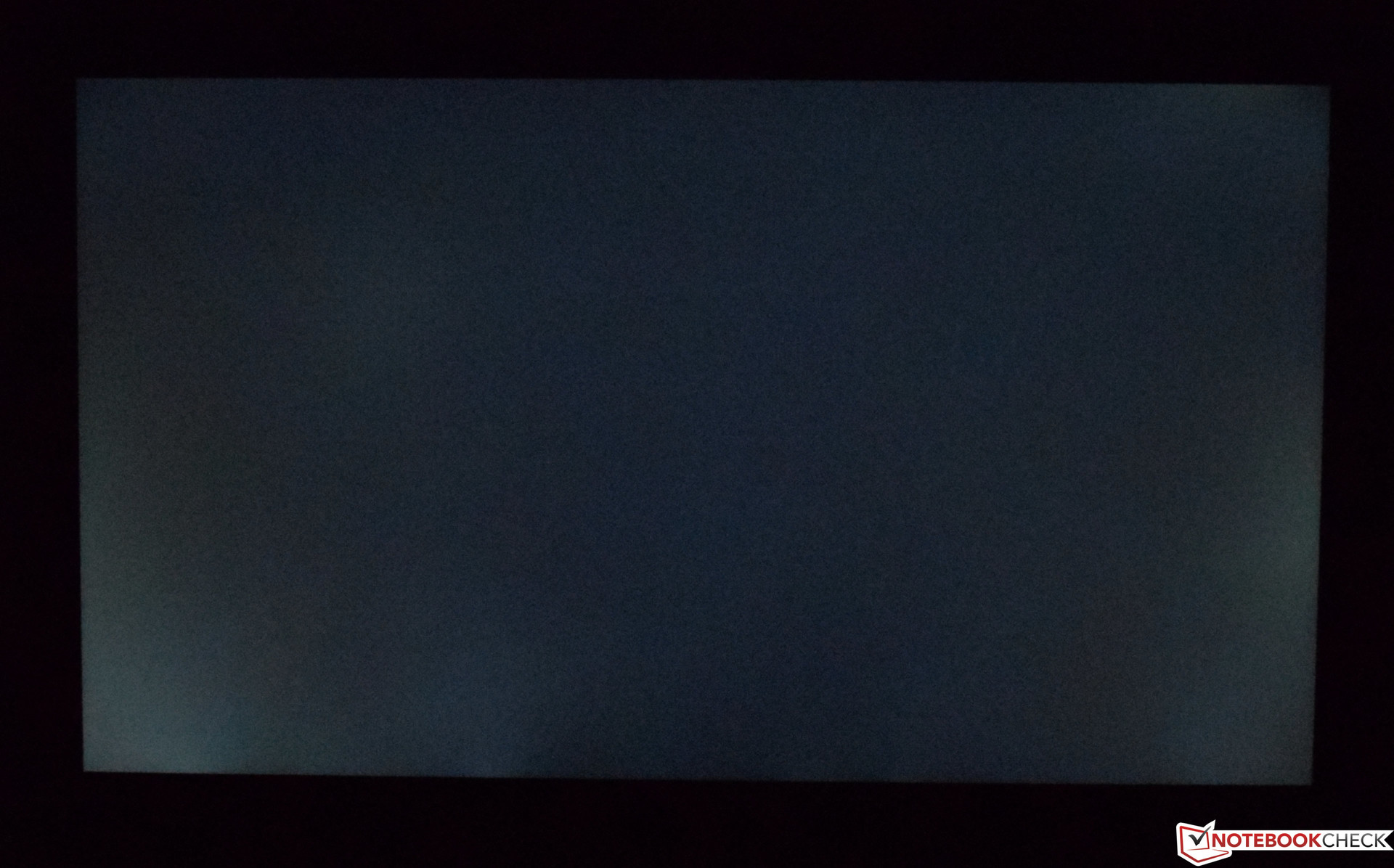 Полностью экран 120. Черный экран монитора. Чёрный экран без ничего на весь экран. Черный экран фото. Черный экран 5 часов.
