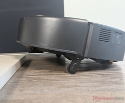 Робот-пылесос встает перед препятствиями