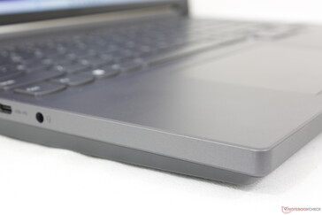 Доступны расцветки Storm Grey и Misty Grey