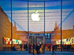 Внешний вид магазина Apple с логотипом и покупателями внутри (Источник изображения: Pixabay)