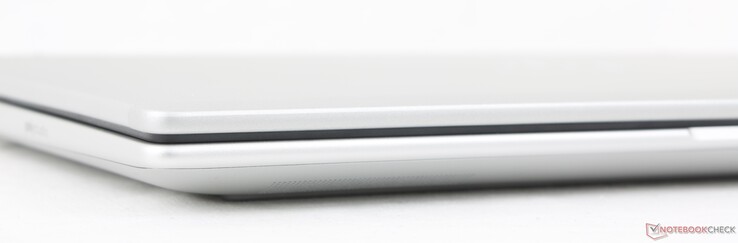 Спереди: Нет портов