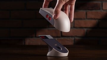 Мышь 8BitDo Retro R8 Mouse - N Edition поставляется с док-станцией для зарядки. (Источник изображения: 8BitDo)