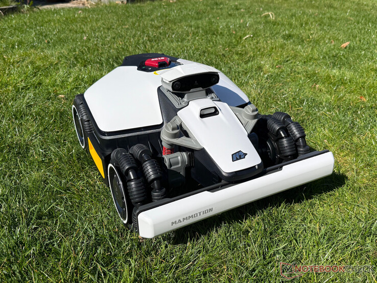 Mammotion Luba Mini AWD 800 на тестировании