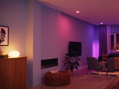 Светильники Philips Hue (на фото) получили версию программного обеспечения 1.122.8/20250213. (Источник изображения: Philips Hue)