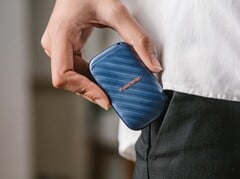 Накопитель обеспечивает скорость чтения до 600 МБ/с при подключении через USB 3.2 Gen 2 Type-C.