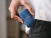 Накопитель обеспечивает скорость чтения до 600 МБ/с при подключении через USB 3.2 Gen 2 Type-C.