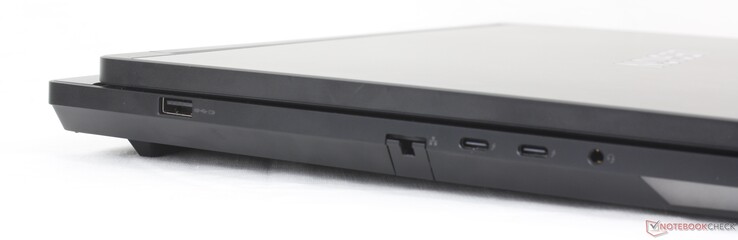 Слева: USB-A (10 Гбит/с), RJ-45, 2x USB-C Thunderbolt 4 w/ DisplayPort 2.1 + Power Delivery 3.0 140 Вт), 3,5 мм гарнитура
