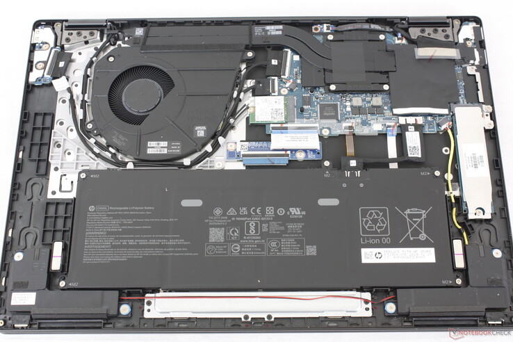 Внутреннее устройство OmnoBook X Flip 16. Место для второго SSD не предусмотрено