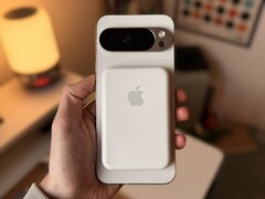 Новый Pixel со старым аксессуаром Apple. (Источник изображения: @1PaulJ_ через X)