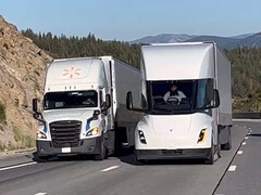 Испытания Tesla Semi против дизельного грузовика на перевале Доннер (Источник изображения: Zanegler/X)