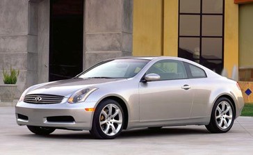 Отличная в свое время Infiniti G35 (Изображение: CarandDriver)