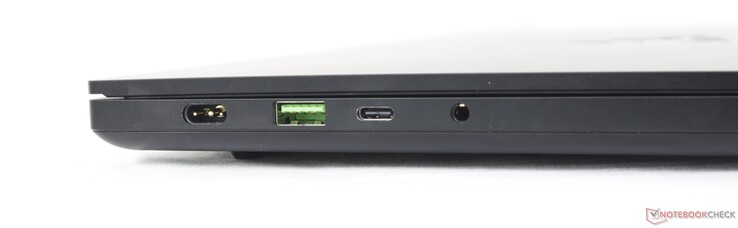 Левая сторона: адаптер питания, USB-A 3.2 Gen. 2, USB-C 3.2 Gen. 2 (USB4 + DisplayPort 1.4 + Power Delivery), аудио разъем