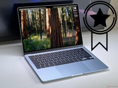 Ноутбук Apple MacBook Air 13 M5 в настоящее время является самым продаваемым на Amazon.