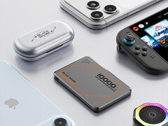 У версий Plus магнитная конструкция немного лучше, чем у моделей без Plus. На фото: 10K Blade 2+ с устройствами вокруг него.