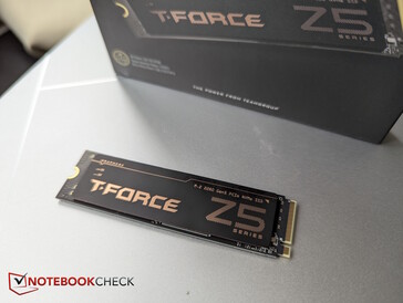 T-Force с прикрепленной графеновой наклейкой