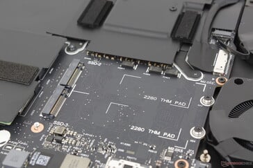 Два слота M.2 PCIe4 x4 2280 для расширения