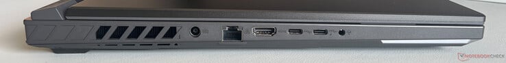Слева: БП, Gigabit-Ethernet, HDMI 2.1 FRL, USB-C 4.0 (40 Гбит/с, DisplayPort 2.1), USB-C 4.0 (40 Гбит/с, DisplayPort 2.1, Power Delivery), 3,5 мм аудиоразъем)