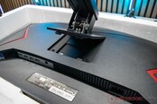 Вся подставка крепится быстро и легко