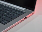 Правая сторона HP EliteBook 8 G1a 14 (источник изображения: Бенджамин Херциг)