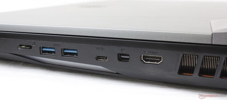 Правая сторона: слот MicroSD, 2x USB-A Gen. 2, USB-C Gen. 2, mini-DisplayPort 1.4, HDMI 2.0