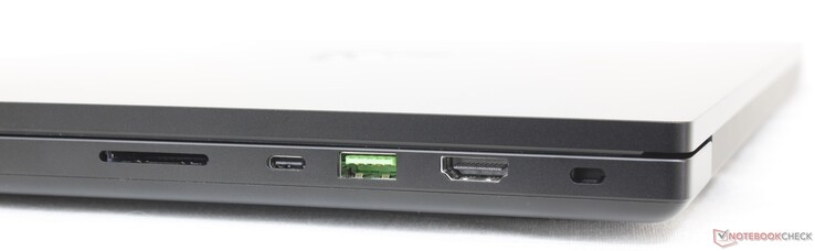 Справа: Отсек для карт SD, Thunderbolt 4 (USB-C 3.2 Gen 2, PowerDelivery, DisplayPort 1.4), USB 3.2 Gen 2, HDMI 2.1, Kensington