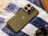 Motorola Edge 2026 имеет привлекательную заднюю панель с тканевой поверхностью.