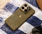 Motorola Edge 2026 имеет привлекательную заднюю панель с тканевой поверхностью.