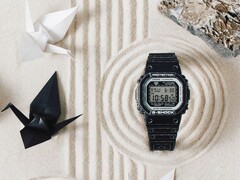 Casio G-Shock DW-5600RGM-1 - одни из двух часов с тематикой оригами