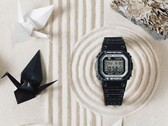 Casio G-Shock DW-5600RGM-1 - одни из двух часов с тематикой оригами