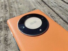 Honor X9b после двух лет использования. (Источник изображения: Дэррил Линингтон - NoteBookCheck)