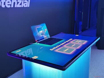 Машина, предлагающая советы по покупке в магазине Intel Experience Store (источник изображения: Бенджамин Херциг)