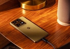 Motorola якобы вставляет партнерские коды в приложения для покупок.