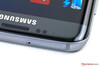 Galaxy S7 Edge. Лоток SIM мог бы быть и более плотно подогнан под щель в корпусе
