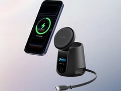 Зарядная станция MagStand может одновременно заряжать три устройства. На фотографии: зарядная подставка чёрного цвета.