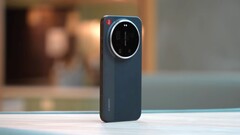 Англоязычный пользователь YouTuber распаковал и протестировал Xiaomi 17 Ultra Leica Edition (Источник изображения: Ben's Gadget Reviews)