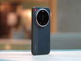 Англоязычный пользователь YouTuber распаковал и протестировал Xiaomi 17 Ultra Leica Edition (Источник изображения: Ben's Gadget Reviews)