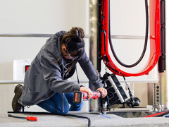 Готовые суперзарядные устройства позволяют быстрее устанавливать их. (Источник изображения: Tesla)