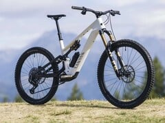 Canyon Spectral:ON CF 9 довольно лёгкий и обеспечивает мощную тягу