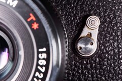 Leica M12 также может быть выпущена в версии Heritage Edition с ретро-чертами модели Leica M4-P, изображенной на фото.