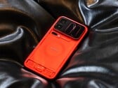 Глобальный Xiaomi 18 Pro (Max) не будет доступен в Европе в прозрачном красном исполнении, однако вместо него можно ожидать другой оттенок красного.