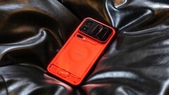 Глобальный Xiaomi 18 Pro (Max) не будет доступен в Европе в прозрачном красном исполнении, однако вместо него можно ожидать другой оттенок красного.