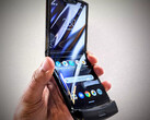 Galaxy Z Flip будет выполнен в форм-факторе аналогичном к Motorola RAZR. (Источник: CNET)
